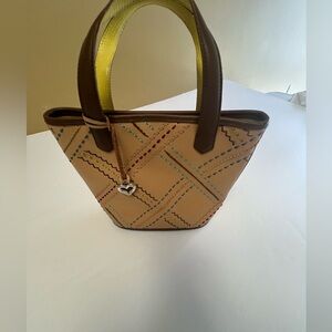 BRIGHTON COLLECTIBLE 2000 PURSE CAMEL COLOR W/COLORFUL EMBROIDERED STITCHING NEW